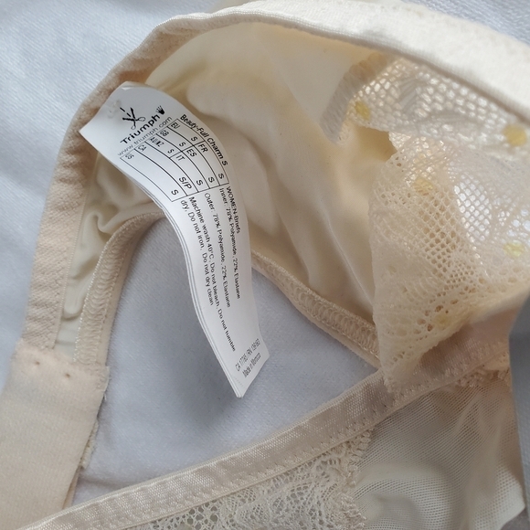 Triumph Garter Belt Nude Lace with Speckles - Small - Picture 4 of 6